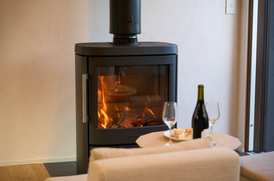 WOOD STOVE<span>薪ストーブ</span>