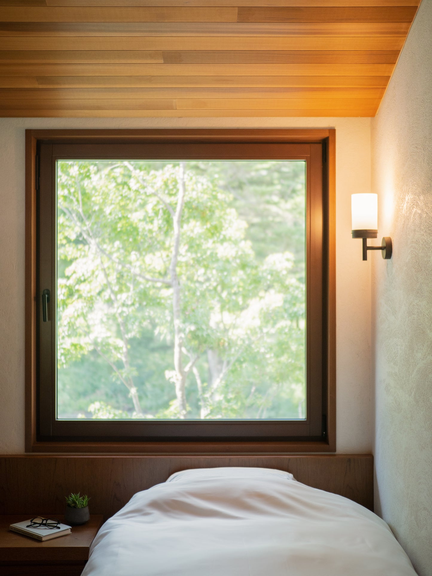 WOODEN SASH <span>木製サッシ</span>